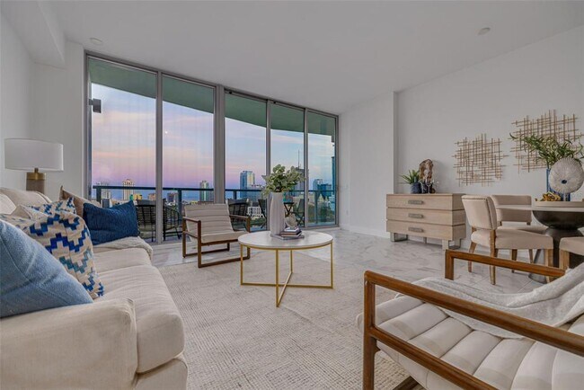 Building Photo - 777 3rd Ave N