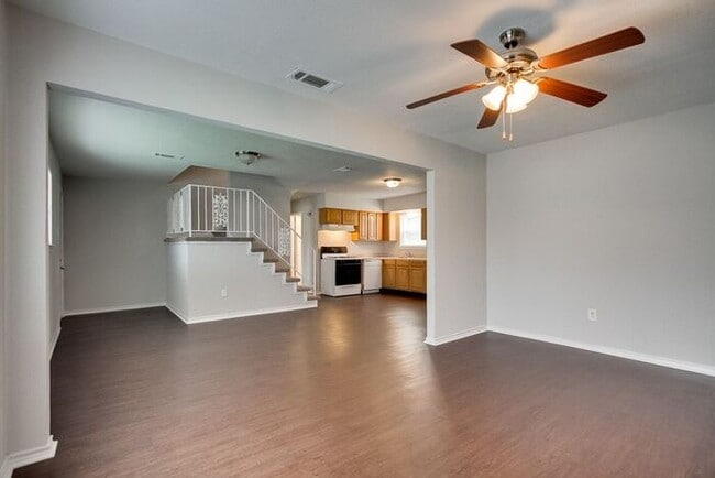 Building Photo - No Application Fees* $500 off 1st month re...
