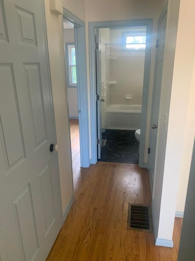 Building Photo - Colonial Style Home on Park-Like Grounds