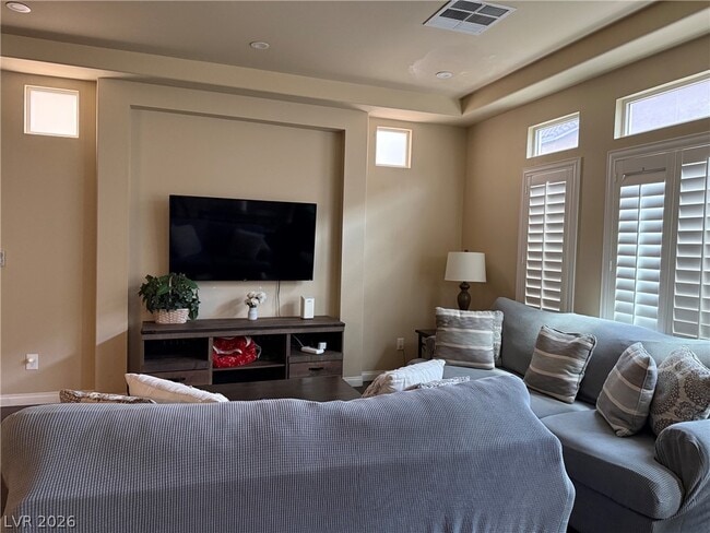 Building Photo - 6073 Crown Palms Ave