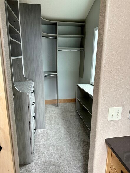 Master Closet - 9402 Oakbrush Way