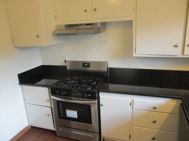 Gas Stove - 1251 Prospect Ave