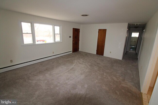 Building Photo - 4032 Quakerbridge Rd