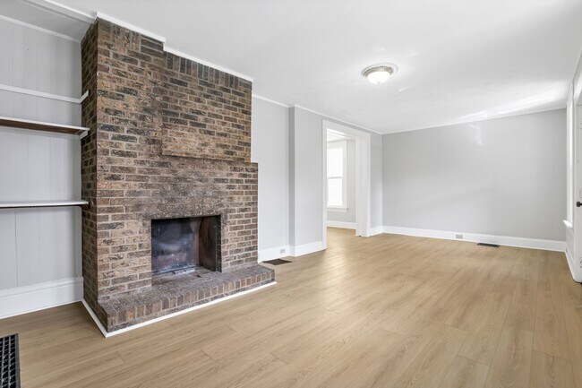 Building Photo - 157 S Eureka Ave