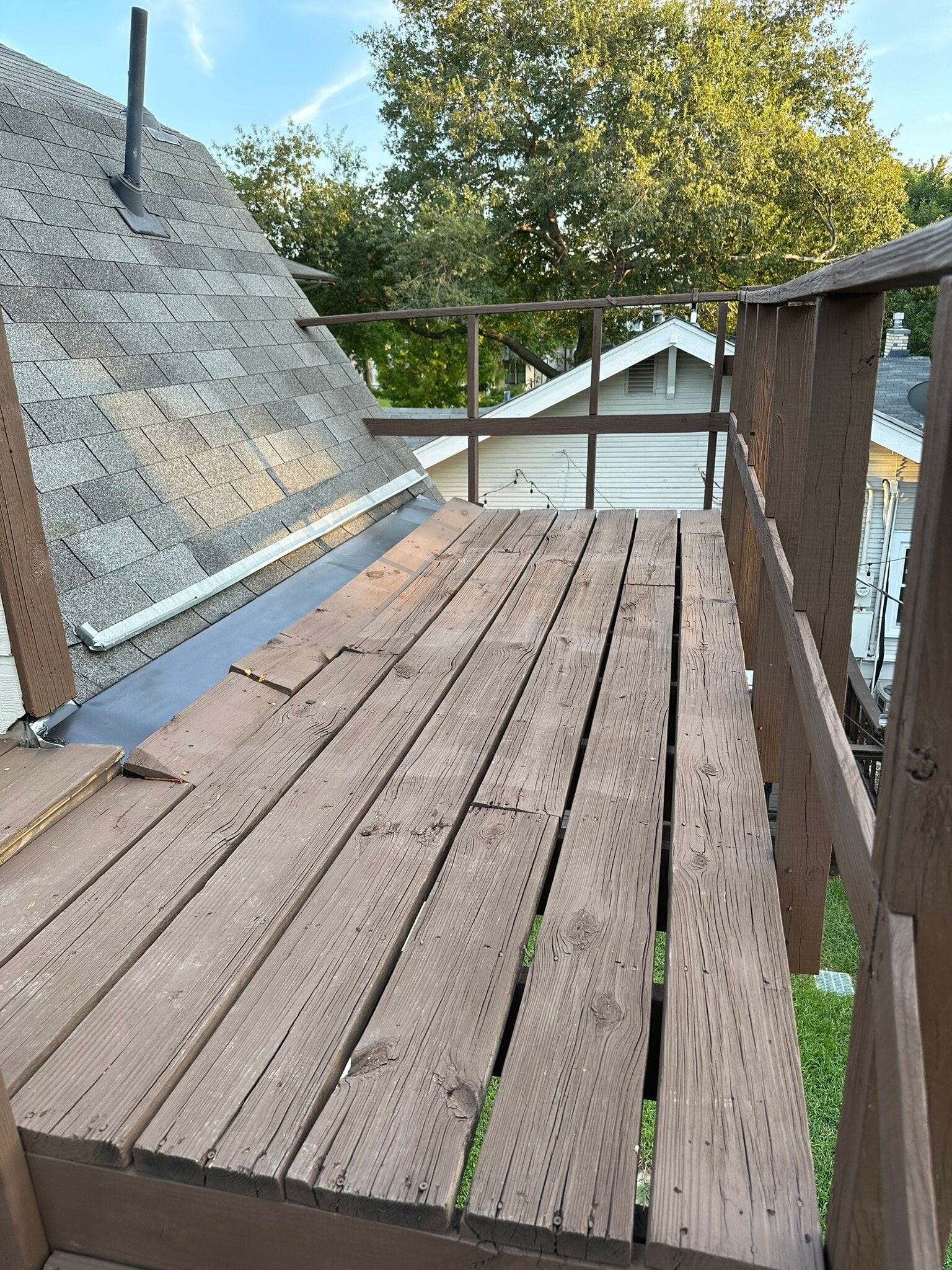 Deck - 5839 Goliad Ave