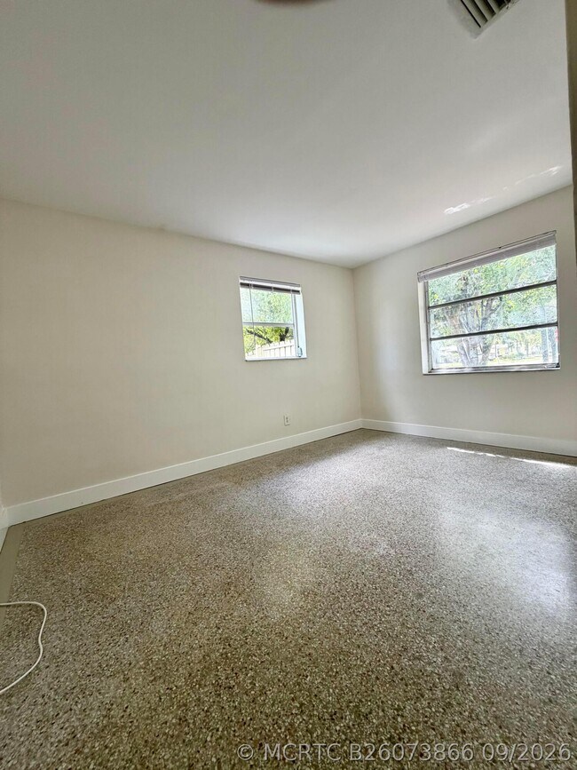 Building Photo - 3820 SW 61st Ave
