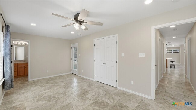 Building Photo - 1409 Highland Dr
