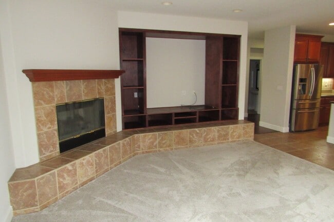 Building Photo - Gorgeous 5 Bed/4.5 Bath with Office in Perfect San Ramon Location