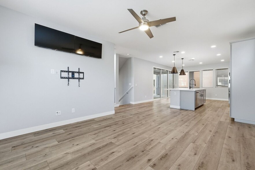 Building Photo - 7059 W Stardust Dr