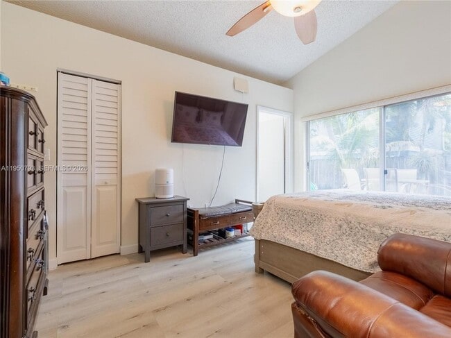 Building Photo - 206 SW 159th Way