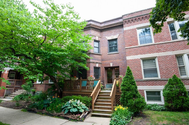 Building Photo - 1453 W Thome Ave