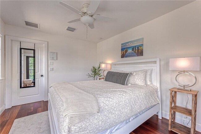 Building Photo - 1206 NE 1st St