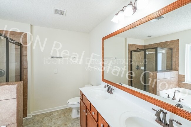 Building Photo - 467 Colonial Walk