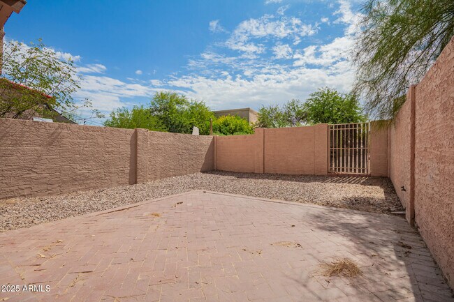 Building Photo - 13627 N Hamilton Dr