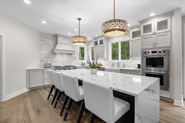 Building Photo - Your New Home Awaits