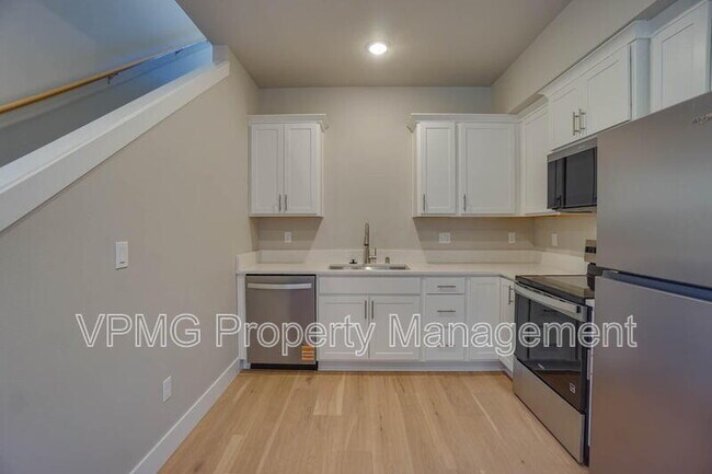 Building Photo - 2331 E Otter Lp