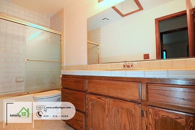 Building Photo - 15714 Middletown Park Dr