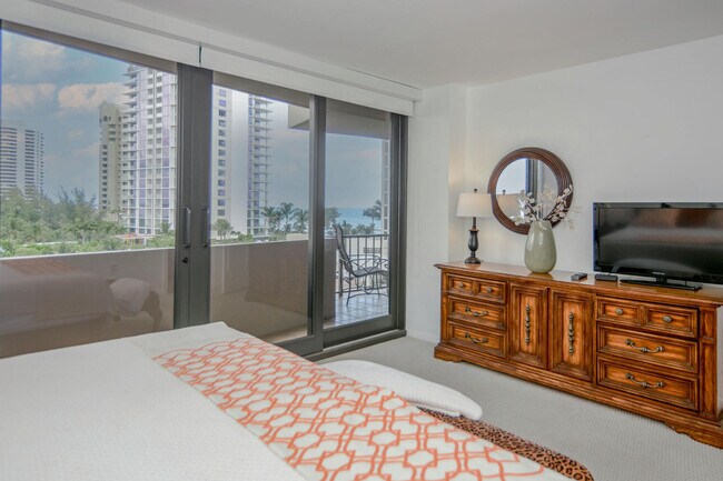 Building Photo - 4200 N Ocean Dr