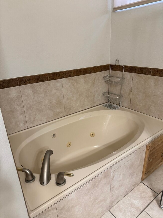 Building Photo - 9810 Spindrift Dr