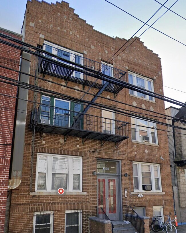 Building Photo - 290 Summit Ave