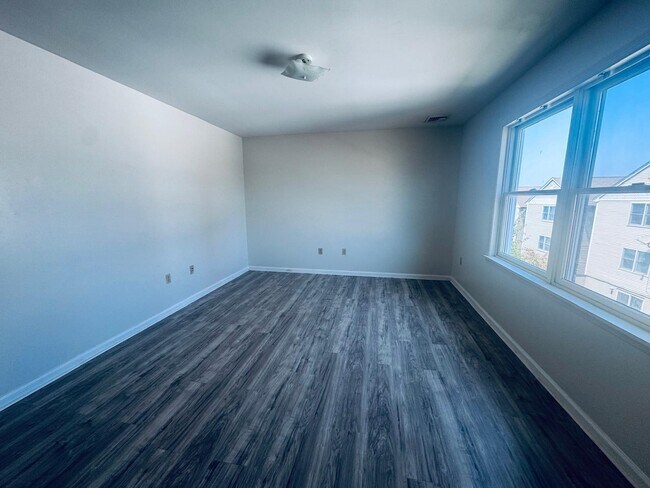 Building Photo - 161 W 53rd St
