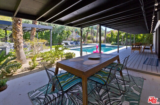 Building Photo - 2660 N Farrell Dr