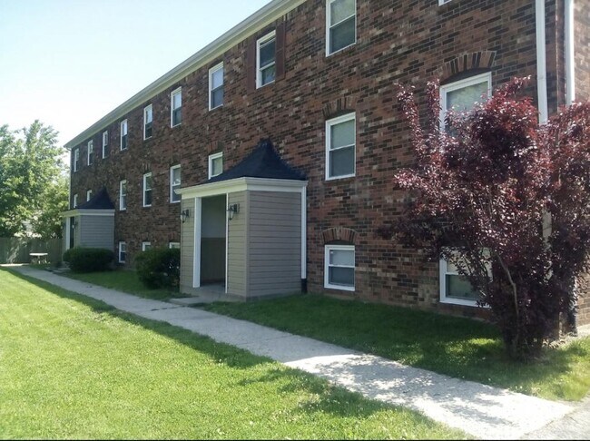 Building Photo - 2001 Rockford Ln