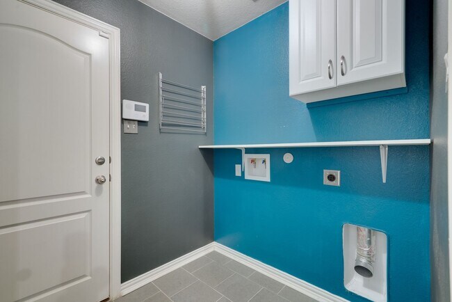 Building Photo - 292 Strawberry Blonde Dr