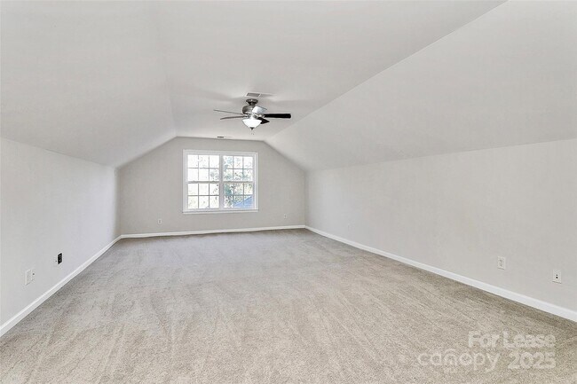 Building Photo - 2108 Oakcliffe Ct