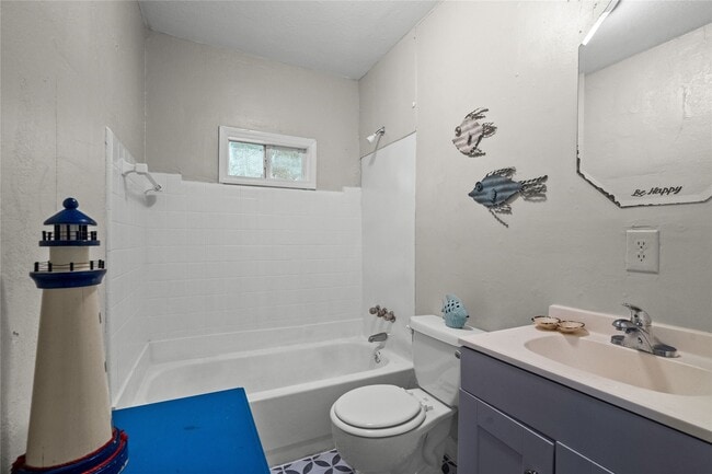 Building Photo - 814 3rd Ave N