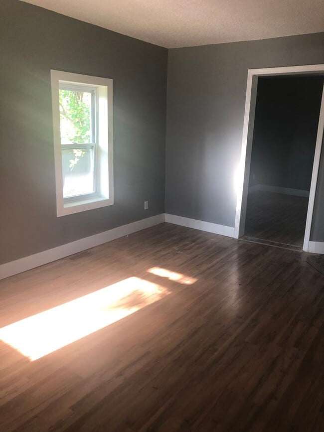 Building Photo - Cute 3 bedroom house in quiet neighborhood!