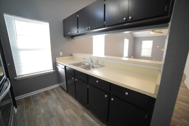 Building Photo - 6315 S Placid Pl