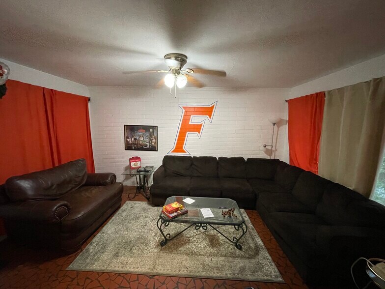 Bonus Florida room - 3125 W University Ave