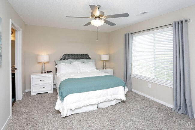 Bedroom - Redwood Waukee Douglas Parkway