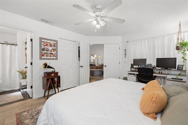 Building Photo - 245 Petrea Dr