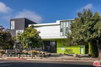 Building Photo - 825 Kings Rd