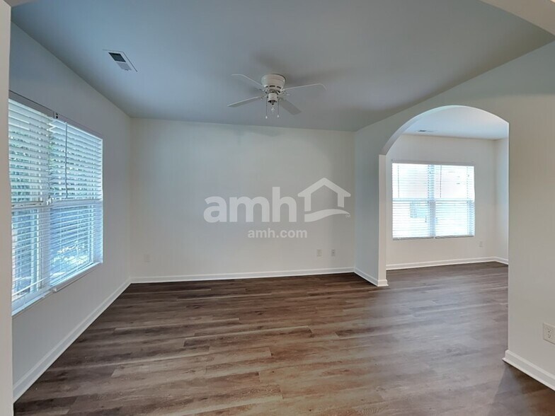 Building Photo - 146 Millen Dr
