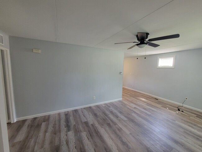 Building Photo - 202 S Hammes Ave