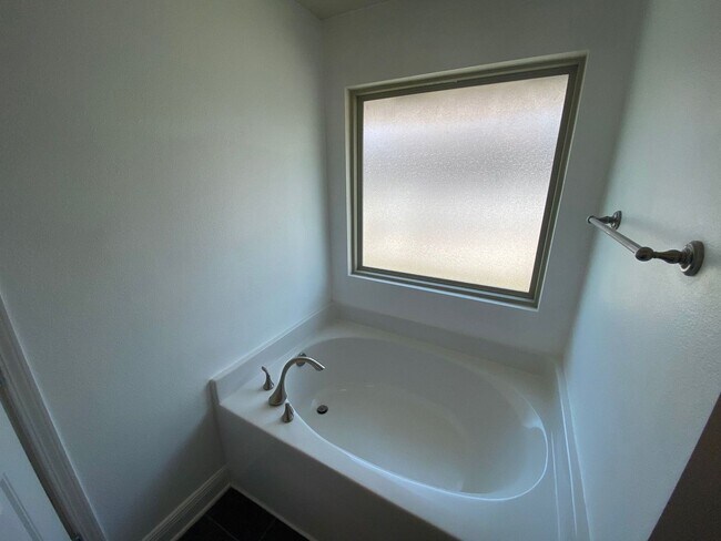 Building Photo - Gulf Breeze - Bay Ridge Park - 4 bedroom, 2 bathroom