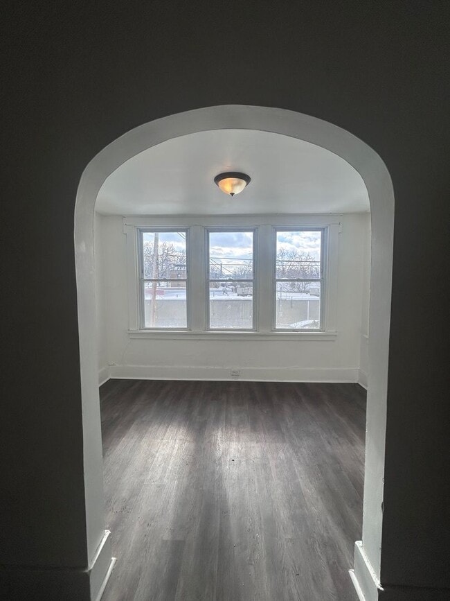 Building Photo - Updated 3 Bedroom Home l Marhsall Shadeland