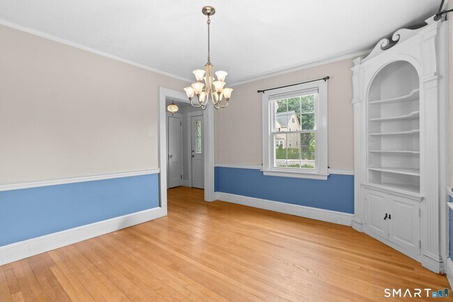 Building Photo - 12 Middlefield Dr