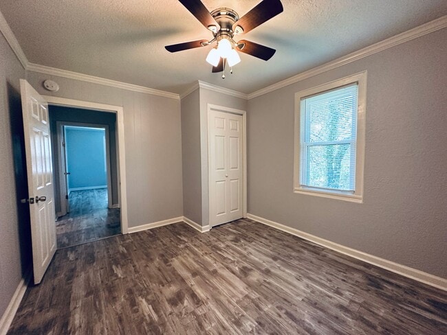 Building Photo - Delightful Upgraded 2-Bedroom Bungalow with New Appliances and Central A/C (Lawn Maintenance Incl...