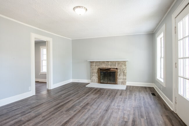 Building Photo - 1005 Greens Lake Rd