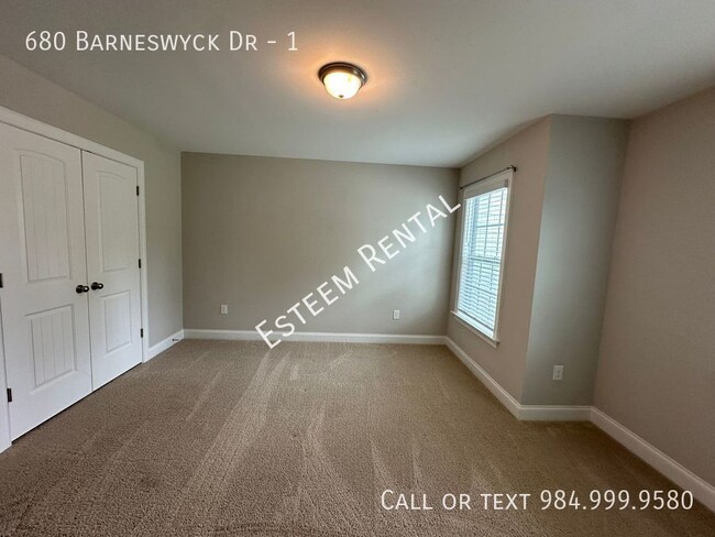 Building Photo - 680 Barneswyck Dr