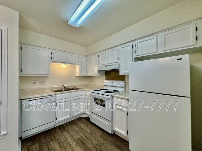 Building Photo - 10567 Starcrest Dr