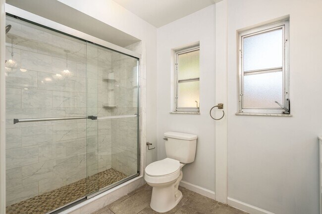 Building Photo - RARELY AVAILABLE!  3BED/2BATH POOL HOME FOR RENT-SARASOTA, FL $2995.00