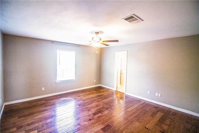 Building Photo - 413 Moorhen Cove