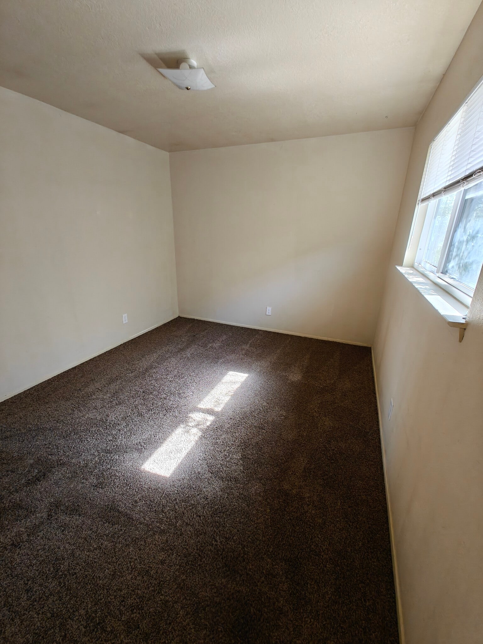 Building Photo - 3220 Wellesley Ct NE