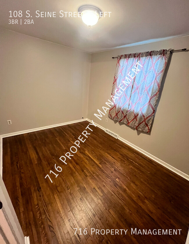 Building Photo - Cozy 3 BR, 1.5 Bath in Cheektowaga