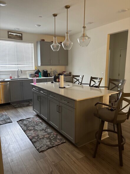 Building Photo - 5474 Shorefront Dr